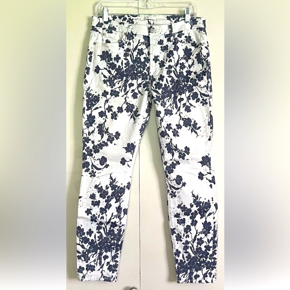 7 For All Mankind Blue and White Skinny Floral Design in Size 28